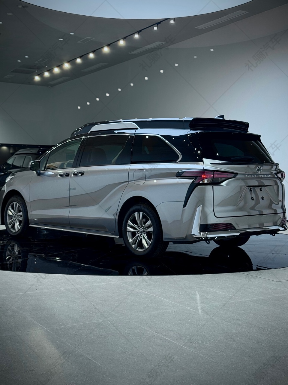 Toyota Sienna(7 seats)