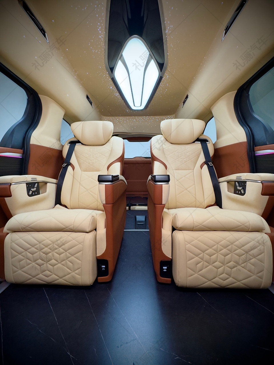 Toyota Sienna(7 seats)